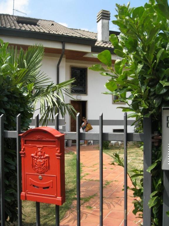 La Casa Dei Pini Bed and Breakfast Malnate Εξωτερικό φωτογραφία
