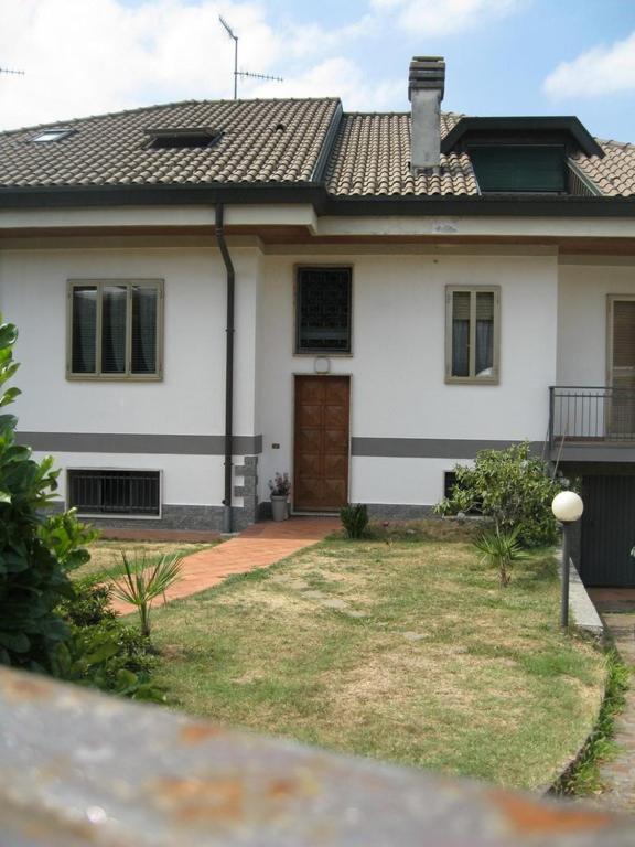 La Casa Dei Pini Bed and Breakfast Malnate Εξωτερικό φωτογραφία